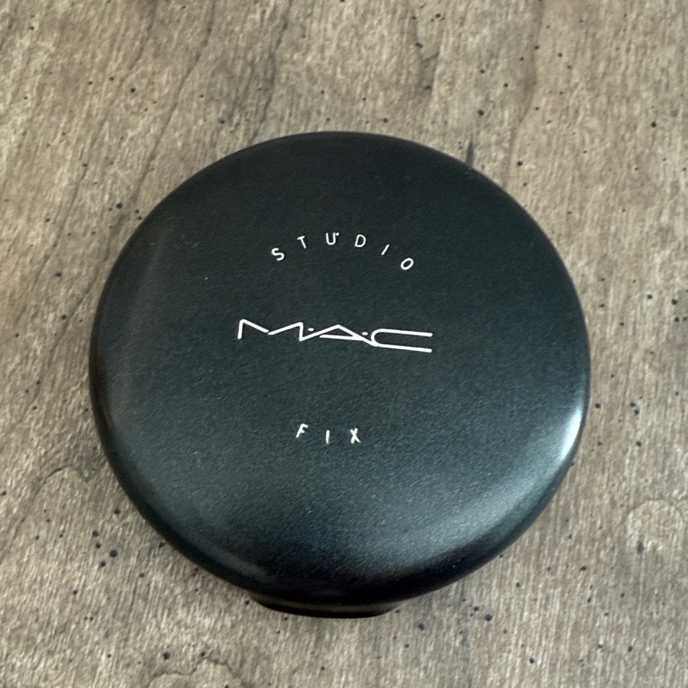 MAC Cosmetics Studio Fix Foundation - N40